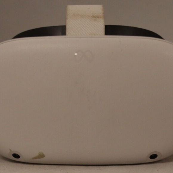 Meta Oculus Quest 2 With Controllers - Picture 2 of 14